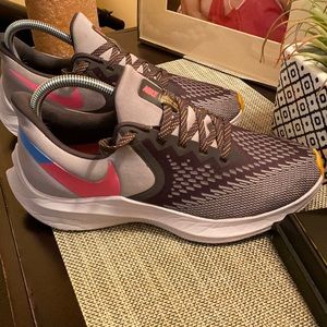 Nike Zoom Winflo 6 Running Sneakers - Gray with Pink and Blue - Size 8.5